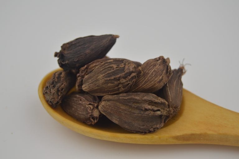 Black Cardamom (badi elaichi)