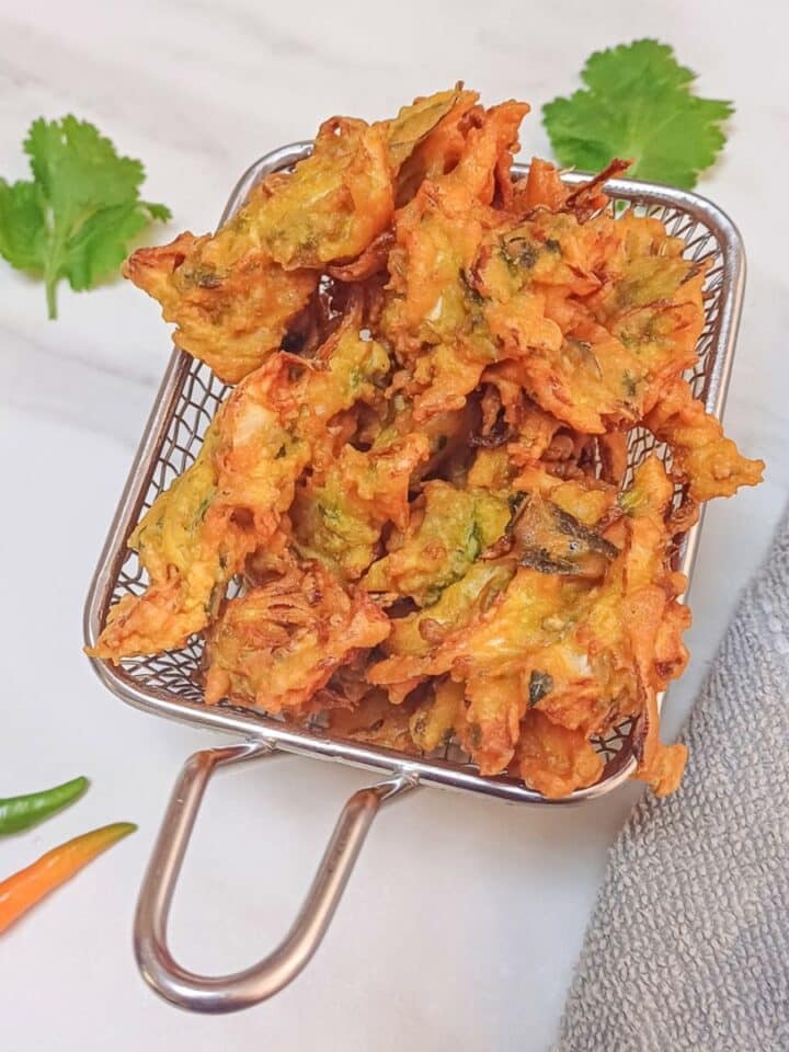 Mixed Vegetable Pakora (Indian Vegetable Fritters) - Flavours Treat