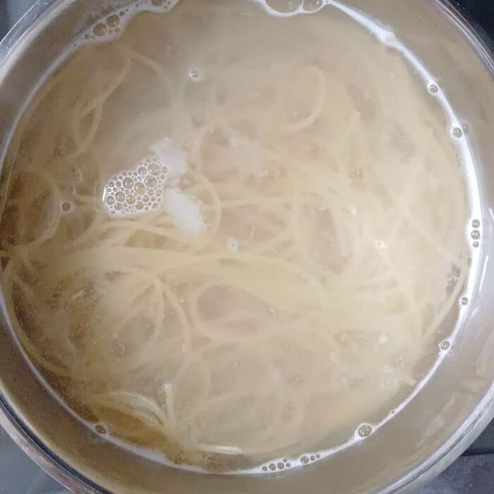 15 Minute Tomato Basil Pasta - Flavours Treat