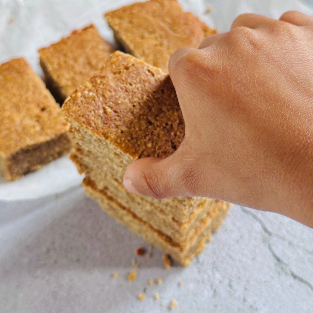 3 Ingredient Banana Oat Breakfast Bars (Kid Friendly)
